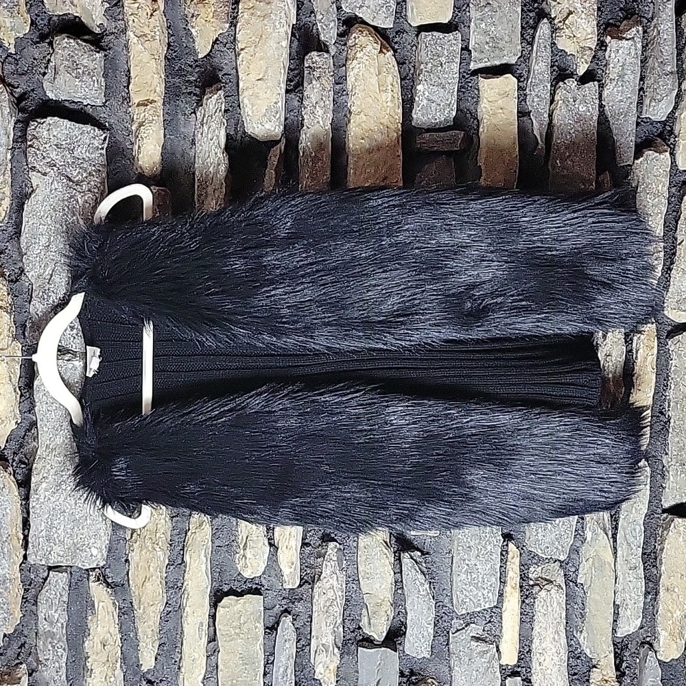 Women's Hippie Rose faux fur black vest size medium